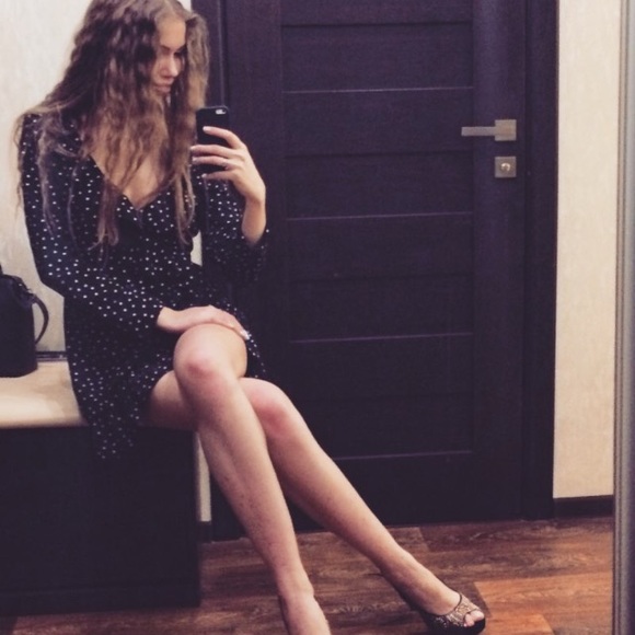 The “Starla” Black & White Star Print Wrap Dress - Picture 5 of 6